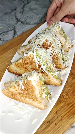 Street Style Club Sandwich 🥪 | Cheesy Paneer Veg Club Sandwich