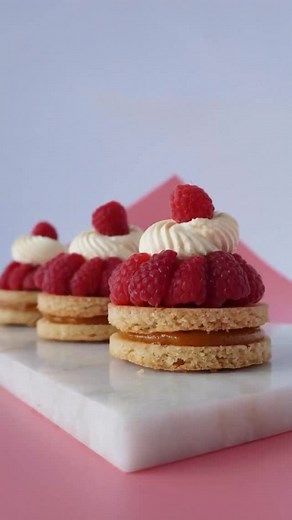 Ada Lal | Cukierniczka edukatorka 🥮🧁🍪🥐🎂 | Masz ochotę na tartaletkę, ale nie masz czasu ani chęci, żeby ją przygotować? Zatem dobrze się składa, że mam dla Ciebie szybki przepis na... | Instagram