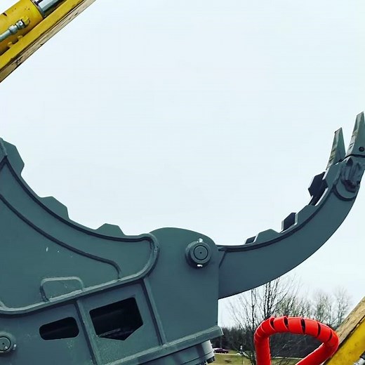 Ryan’s Equipment rotating bucket grapple