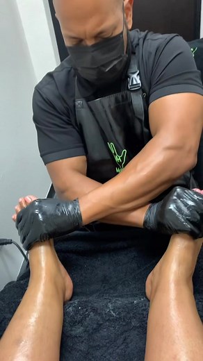 A good foot massage can change your life #forever #fypシ #fyp #foryoupage #foryou #viral #viralvideo #foot #gloves #mobilespa #california