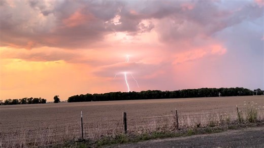 Thunderstorms predicted for western Oregon and Washington with potential for large hail