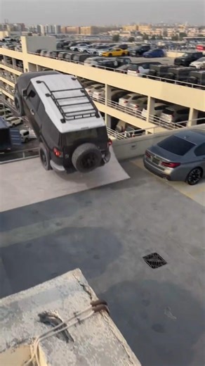 The FJ Cruiser's impossible jump! 🤯