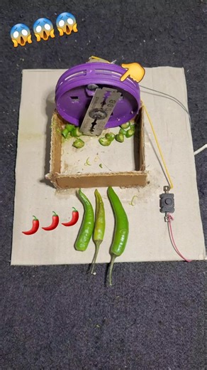 DC motor chilli cutter machine मरजा करने वाली मशीन घर पर बनाएं #trendingreels#youtubeshorts
