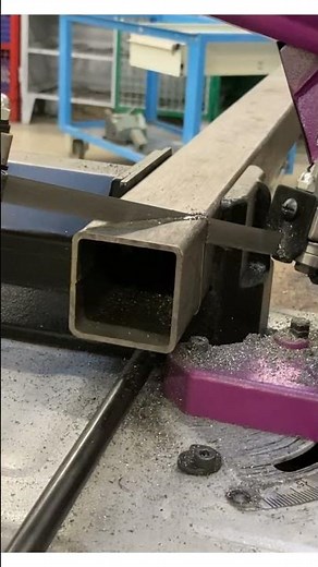 Comment couper du métal facilement ? Avec une scie à ruban coupez du métal, aluminium, inox. #shorts