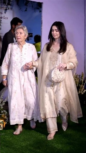 सारा तेंदुलकर अपने भाई के शादी में इतनी प्यारी लग रही है कि शादी में #shortsfeed #shorts