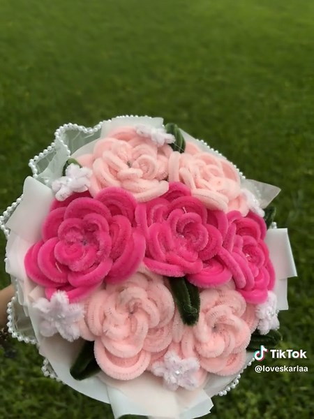 Create Beautiful Pipe Cleaner Flowers in Pink