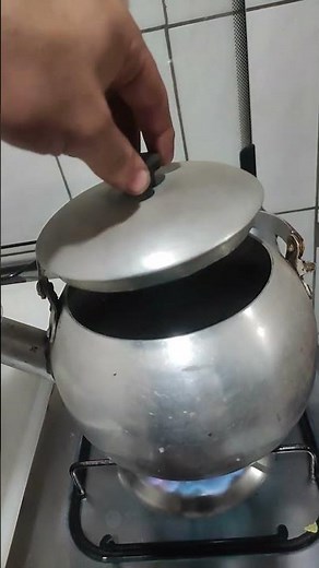 Como fazer Água Desmineralizada (Destilada) em casa (Aplicação em limpeza e motores)