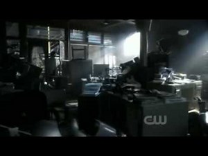 Smallville - 9x03 - Rabid - Clark finds Zombie Lois at the Daily Planet