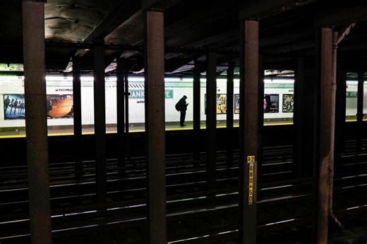 Man pushed onto Brooklyn subway tracks, suspect wanted: NYPD