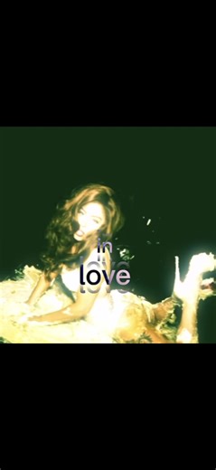 !!FLASH WARNING!! Hallelujah is an unreleased artpop act 2 song.Gaga wrote it about her makeup artist cause She fall in love with her (That’s what i heard from others)@ladygaga @killahhh @AaRoN