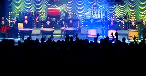 Unique Version Of “How Great Thou Art” Is So Beautiful, Audience Stands Up In Celebration