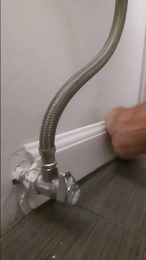 How to easily install the baseboard around the water pipe #shorts #carpentry