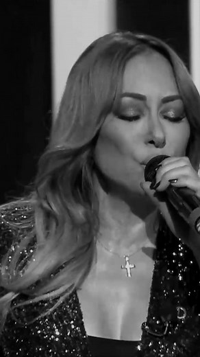 @Melina Aslanidou 😍 #melinaaslanidou #aslanidou #erotasarxaggelos #otiagapo #live #2023 #greekmusic #music #song #greeksongs #greektiktok #fy