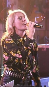 Throwback to one of our favorite performances of “Black Sheep” at Guitar Center 🖤 | Metric