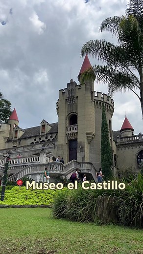 ¡Parceros! Este museo es un imperdible en Medellín. Está ubicado cerca al Cc. Santa Fé en el Poblado y el ingreso es de 20.000 pesos para adultos e incluye el ingreso a jardines y recorrido guiado, y si quieres ingresar únicamente a los jardines tiene un costo de 17.000 pesos. Acá vas a conocer gran parte de la historia de Medellín y de la familia Echavarría. ¿Ya conocían este lugar? #Medallo #Colombiaentusojos #Medellin #VisitColombia #Viral #FYP