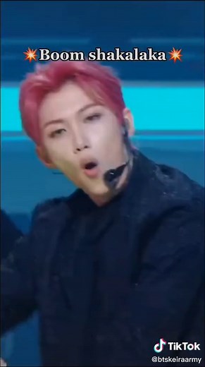 Felix's Iconic Performance of Fantastic Baby | Stray Kids