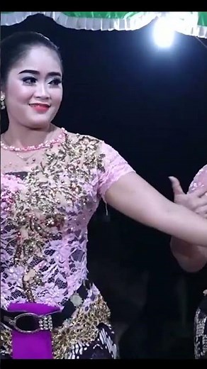 "Traditional Tayub Dance in Java 🇮🇩 | Hypnotic Moves & Gamelan Sounds #shorts"