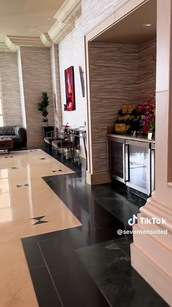 You can upgrade your stay at Mandalay Bay. Their Gold, Platinum and NOIR VIP Lounge is a nice touch of class. #Mandalay #LasVegas #MGM #VIP #luxury #lifestyle #travel #resort