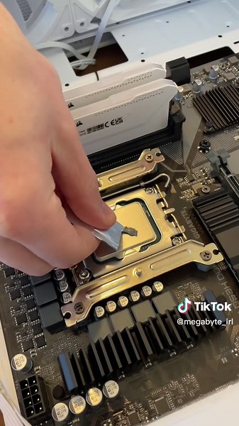 White Edition PC Build: A Beginner's Journey