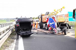 Auto landet auf Dach: Schwerer Unfall auf A73