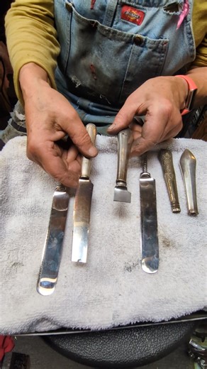 This video explains why you should never use epoxy or plaster or cement to hold your knife tine inside the handle. (I will not turn out the epoxy and expose myself to epoxy fumes.) Knife blades should be set in the handle with pitch and soldered to the handle. This takes more time and effort for quality repair. | Berman Fine Silverwork