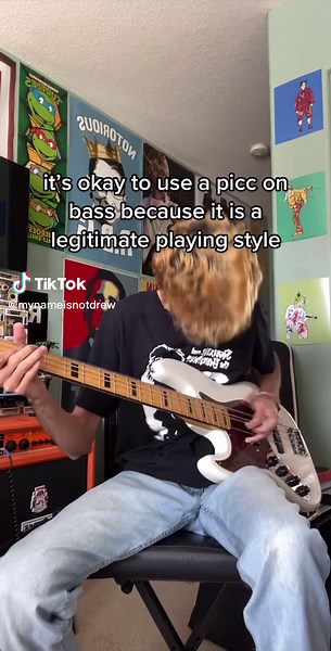 Guitar and Bass Pick Techniques: Fingerstyle vs. Using a Pick