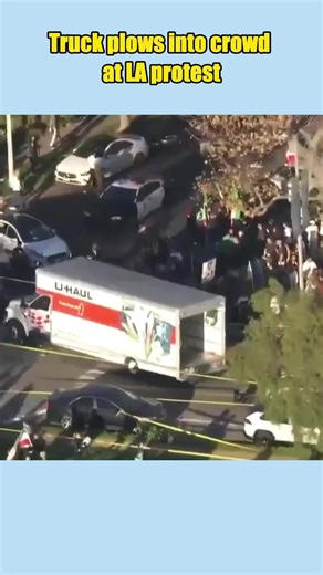 What would you do if you see a truck speeding toward the crowd? This is what happened in LA today... 🚨#WestwoodProtest#TruckRamming#News#LosAngeles#IranProtests
