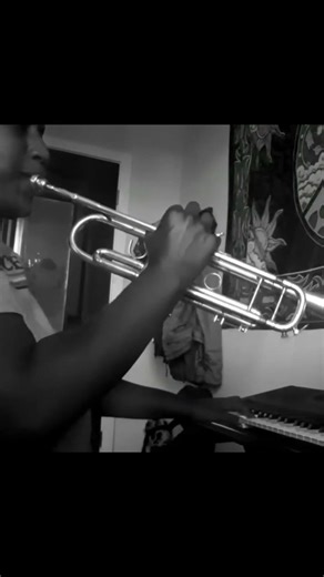 Hear the trumpet wail - Strange Fruit 🎺