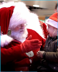 Mall Santa knows how to treat a little princess ❤ | Stories For The Soul