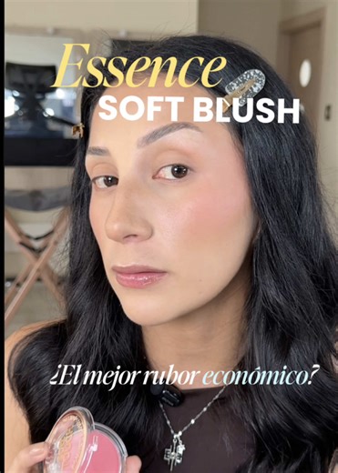 Soft Touch Blush de Essence: rubor económico y amado