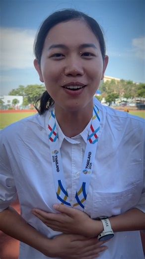 Đài Phát Thanh. on Instagram: "Khán giả: "Đúng là nhà xài tiết kiệm mặt ghê" khi chứng kiến Ánh Viên và em trai Quang Thuấn đứng cạnh nhau. =))) Tại SEA Games 33, kình ngư 19 tuổi Nguyễn Quang Thuấn đã chính thức thoát khỏi cái bóng "em trai Ánh Viên" để khẳng định tài năng riêng biệt. Anh chàng xuất sắc mang về cho bơi lội Việt Nam 1 HCV nội dung 400m hỗn hợp cá nhân và 1 HCĐ 200m ngửa. Chị là huyền thoại, em là nhà vô địch"