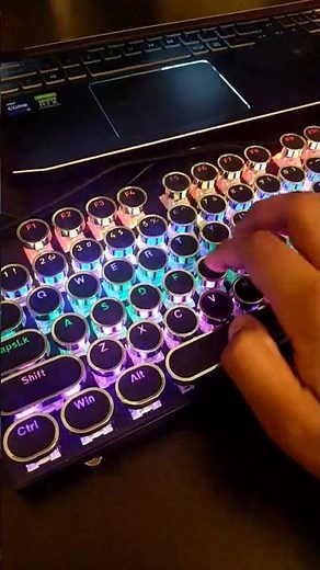 Worst sounding keyboard EVER. (Clicky switches with typewriter keycaps)