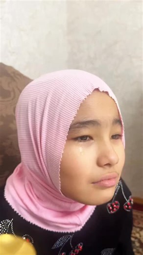 GULISTON || TO’RT || SHIRINLIKLAR on Instagram: "Bu vidyoʻni kulguli qilib mantaj qilmoqchi edim lekin qizim, Umra ziyoratini qoʻying deb turib oldi U hali kichik boʻlishiga qaramay Umraga borishni juda juda hohlaydi 5 yoshligida men Katta boʻlsam Hoji qiz boʻlaman deb niyat qilar edi bu orzusi In Sha Alloh tez fursatda Amalga oshsin 🤲🥰❤️❤️❤️ yurakchani bosvoring 🫰 #ayisha #orzuelo #orzular #makkamadina"