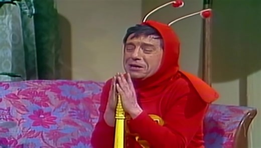 El Chapulín Colorado: El Hombro Lobo aullaba en español