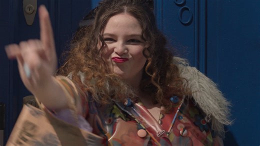 Descubre el tráiler de TOO MUCH de #lendunham