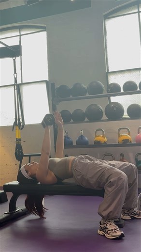 Single arm chest press