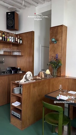 📍 ANTWERP-CITY CENTER Orbit is a new neo bistro in the city center of Antwerp. They serve classic French bistro dishes with modern influences. Their kitchen is built around the seasons, focusing on honest cooking with finesse and carefully sourced products. Much of the menu finds its way to the BBQ, adding depth and a subtle smokiness to their ever-changing à la carte dishes. They also occasionally serve specials. The restaurant is open for both lunch and dinner. Their wine list highlights orga