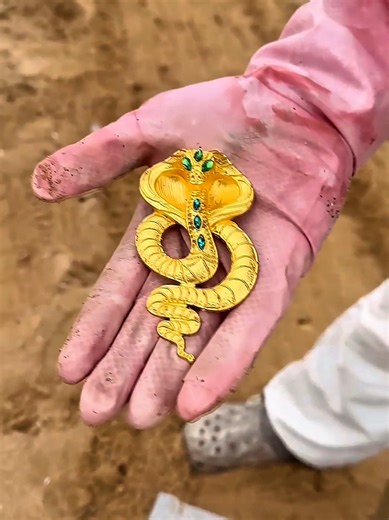 Beach Treasure Hunting Tips for Discovering Hidden Gems