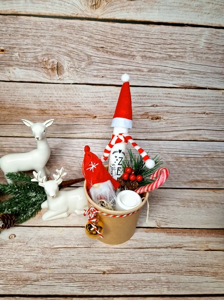 ✨️🎄Weihnachtszauber🎄✨️ Schenken macht Freude! 🎉 Individuell, regional & für jeden Anlass! Egal ob als Mitbringsel, für die Kollegen, Freunde Familie oder dich selbst! Eine kleine Aufmerksamkeit kann jeden ein Lächeln ins Gesicht zaubern. Gießpulver: @kupikreativ Ich freue mich über deinen Auftrag! #smallbusiness #diy #diyhomedecor #handmade #handmadewithlove