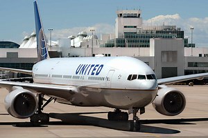 Tire Falls Off United Airlines Flight After Takeoff, Hits Vehicles in Parking Lot Below
