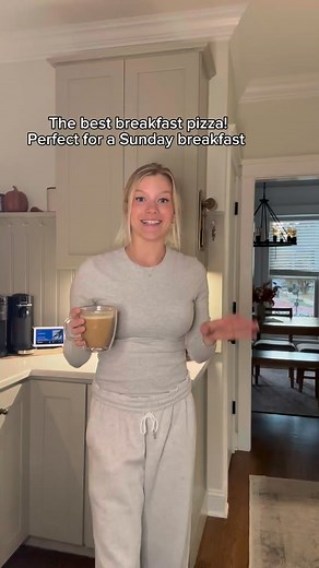42K views · 4.9K reactions | The best breakfast pizza! I have the recipe written on my website  it’s under the easy cooking section! | Brooke AKA Meals and Munchies | Facebook