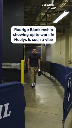 Rod’s taking us back to 2006 🛞👟 #nfl #football #colts #preseason #heelys #heelysgang #rollin