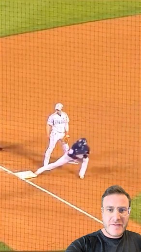 Runner outsmarts 3rd baseman