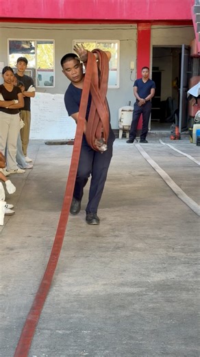 🚒 Fire Hose Recovery – Figure-of-8 / Butterfly 🧯 Demonstrating the figure-of-8 (butterfly) hose recovery to immersion students builds proper habits early. This method keeps hose organized, balanced, and easy to deploy, reducing kinks and twists while making carrying and reloading safer and more efficient. #firefighter #firefightertraining #firenuzzle | firenuzzle