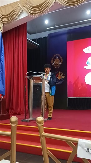 𝐋𝐎𝐎𝐊 | WIMO Silver Medalist and Hall of Famer 𝐇𝐞𝐧𝐫𝐞𝐢𝐜𝐡 𝐉𝐨𝐧 𝐉𝐚𝐜𝐨𝐛 𝐂𝐨𝐝𝐞𝐫𝐢𝐬 of Tabaco National High School takes the stage as he delivers his speech at the 𝐌𝐎𝐓𝐋𝐈 𝐍𝐚𝐭𝐢𝐨𝐧𝐚𝐥 𝐀𝐰𝐚𝐫𝐝𝐬 𝐂𝐞𝐫𝐞𝐦𝐨𝐧𝐲, happening now 𝐚𝐭 𝐓𝐞𝐣𝐞𝐫𝐨𝐬 𝐇𝐚𝐥𝐥, 𝐂𝐚𝐦𝐩 𝐀𝐠𝐮𝐢𝐧𝐚𝐥𝐝𝐨, 𝐐𝐮𝐞𝐳𝐨𝐧 𝐂𝐢𝐭𝐲! 👏✨ #soarhightabacohigh | Math Mages - TNHS