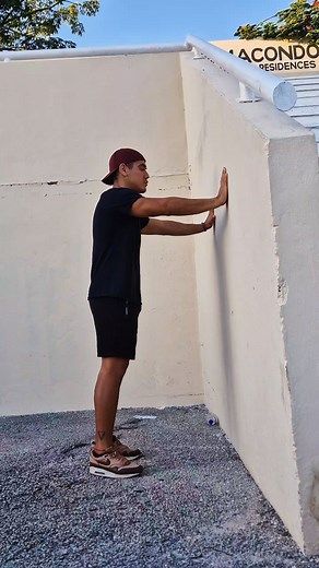 ¿Nunca pudiste hacer una flexión completa? No pasa nada. En este...