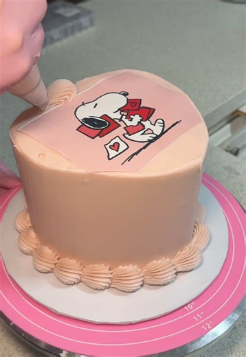 Let’s decorate a snoopy cake 🎂 #vintageheartcake #snoopycake #cakedecorating #cakedecoratingtutorial