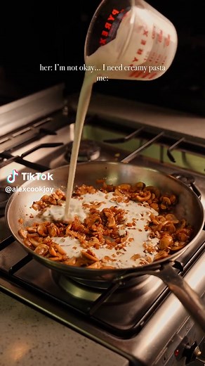 One-Pot Chicken Alfredo with Mushrooms