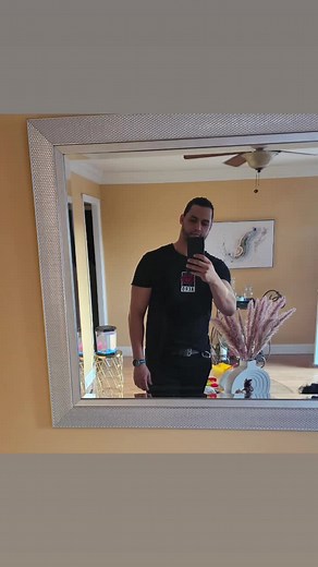 Selfie Tips for Perfect Poses in Mirrors