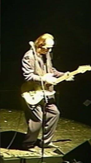 'Prism' performed by King Crimson in 1995 featuring Bill Bruford ‪@BillBruford‬